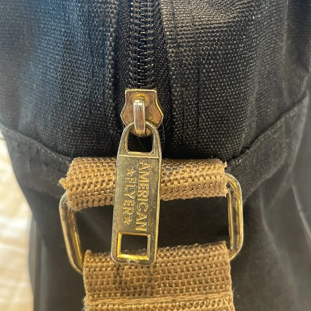 Vtg American Flyer, duffel bag carry on shoulder strap zipper pocket black brown